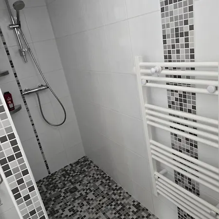 Petite Maison T2 * Valence (Drome)